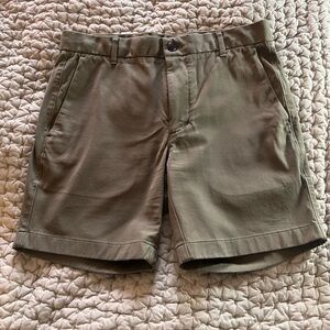 Men’s Everlane green short